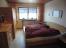 Schlafzimmer mit Doppelbett
