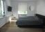 Wohn- und Schlafbereich mit Doppelbett
