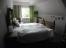 Schlafzimmer mit Doppelbett
