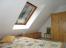 Schlafzimmer mit Doppelbett
